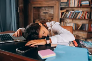 A girl is sleeping on desk